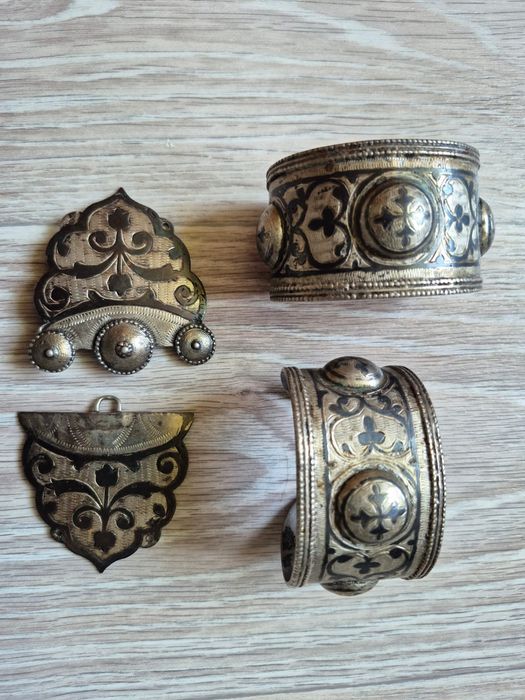 Продам  білезік өңіржиек тағы басқада қолөнер сатамын