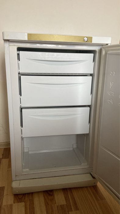Продам морозильник