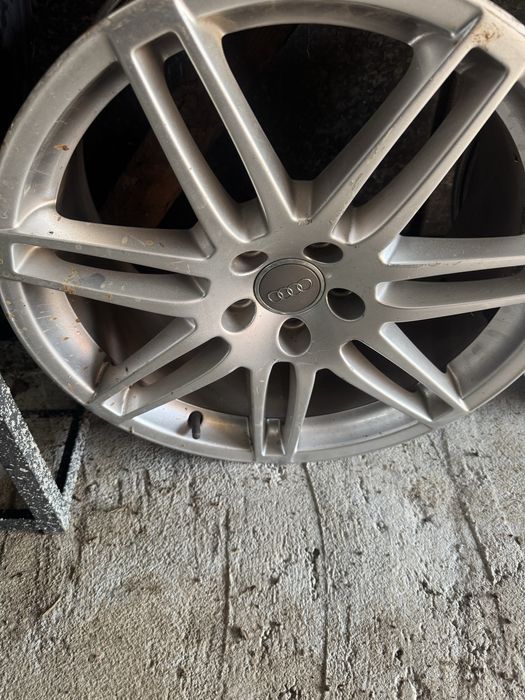 Джанти 19-ки свалени от Ауди А8 Д3