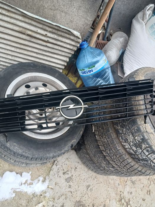 Предна решетка за Опел  Аскона