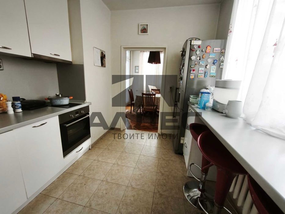 Дава се под наем Тристаен апартамент в София, Център - 115 кв.м за 947.58 € - Снимка #6