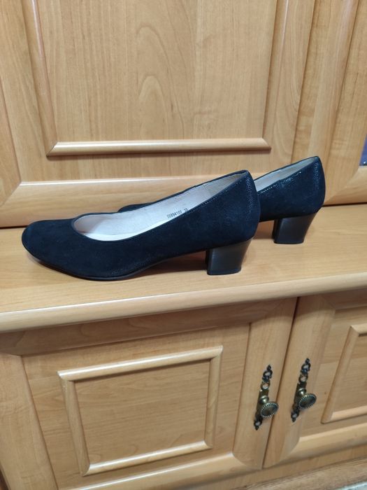 Продам женские туфли.