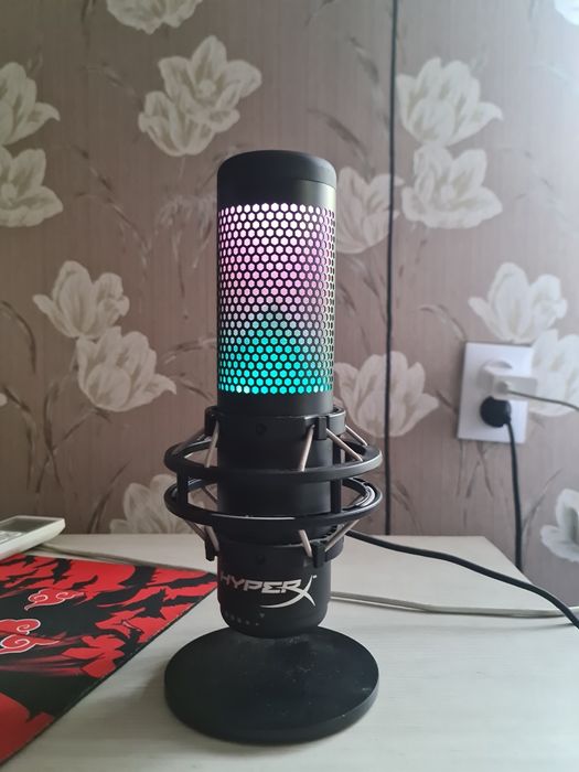 Продам игровой микрофон HyperX Quadcast s