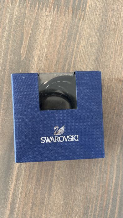 Елегантна черна гривна с кристали Swarovski – неразличима от нова