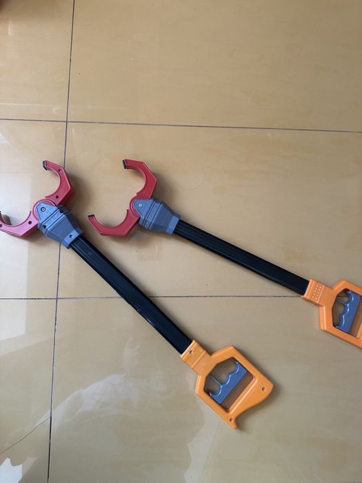 Играчки за момчета: писта hot wheels, джипове, боксова круша, пушка