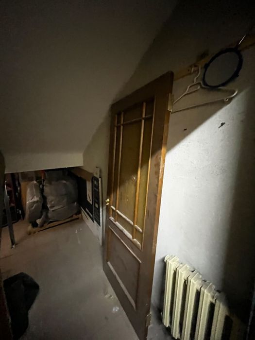 Продам деревянную дверь со стеклом
