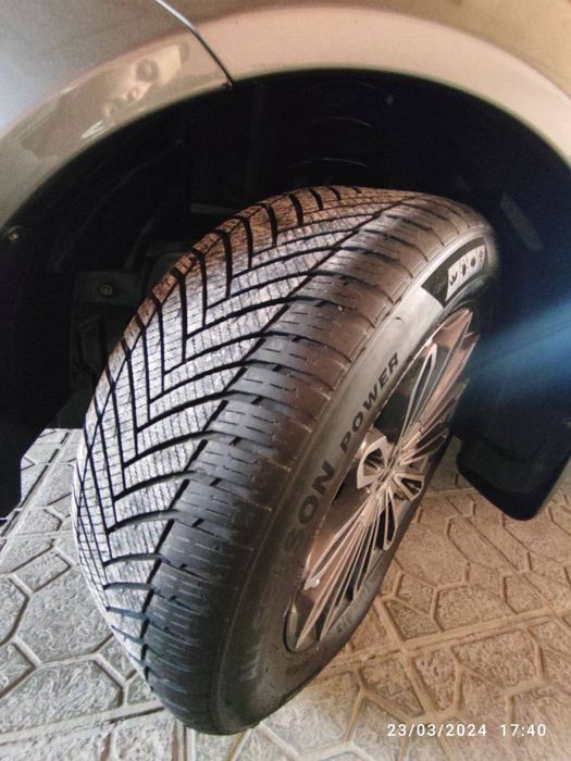 Holati ideal  qirilgan urilgan joylari yuq