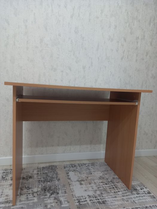 Продается письменный стол