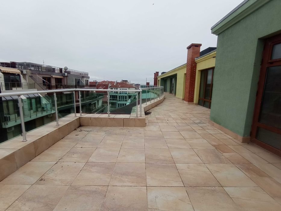 Продава се Многостаен апартамент в Поморие - 276 кв.м за 259 €/кв.м - Снимка #1