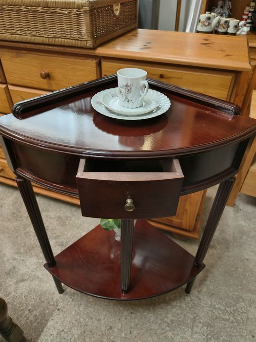 Комплект от две ъглови помощни масички