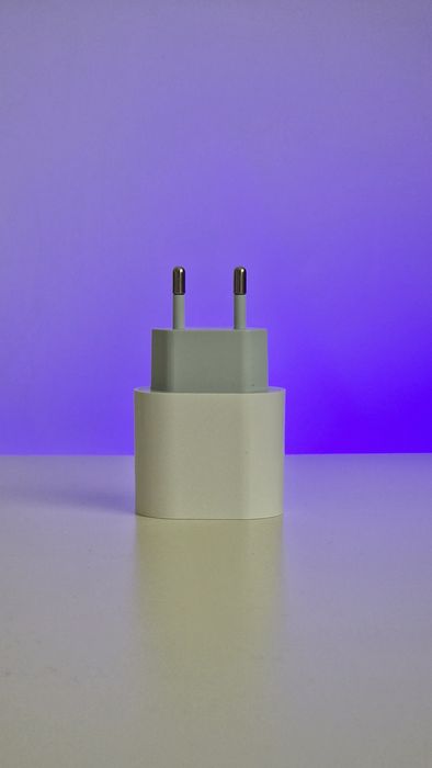 Бързо зарядно 20W USB-C PD Travel Adapter - чисто ново