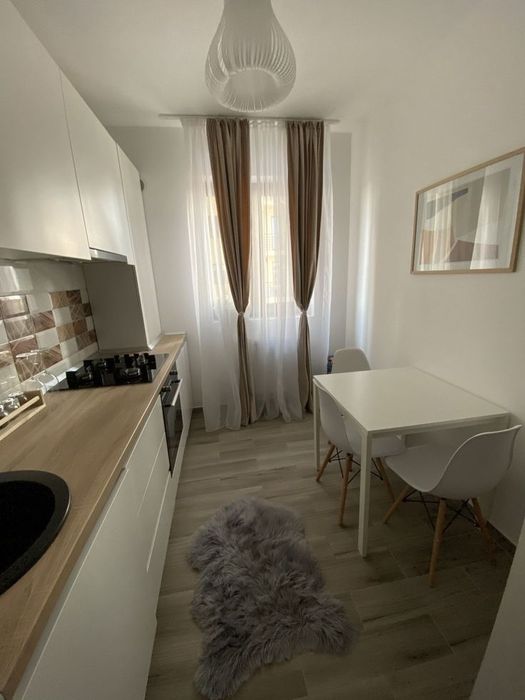 Închiriez  apartament