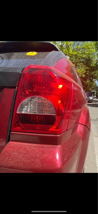 Vand dodge caliber rosu