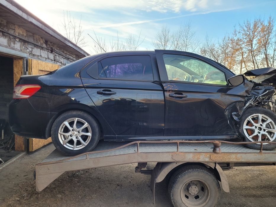 Пежо 301 по запчастям.