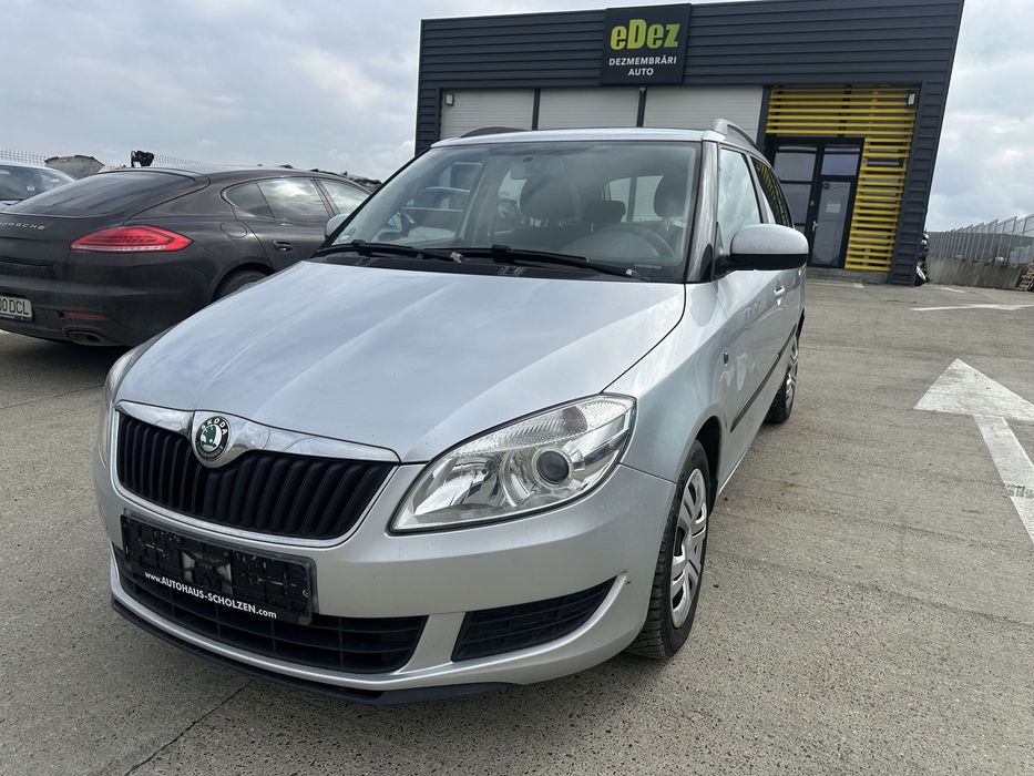 Dezmembrez / Dezmembrari / Piese / Accesorii Skoda fabia 2 facelift 2013 1.6 tdi CAY break volan stanga