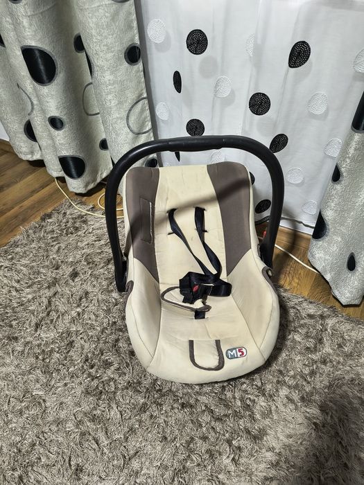 Scoica auto pentru copil in stare foarte bună