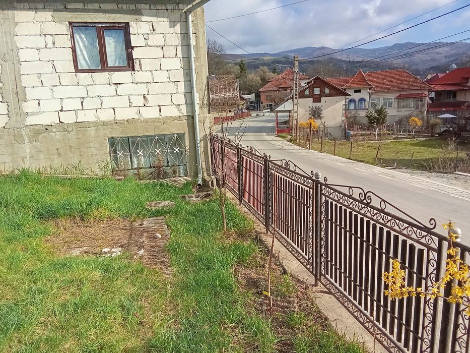Proprietate 870 mp cu 2 case si utilitāti