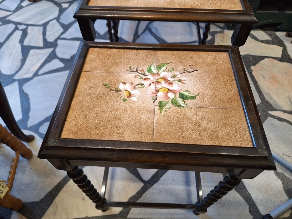 К - т три помощни масички с плочки