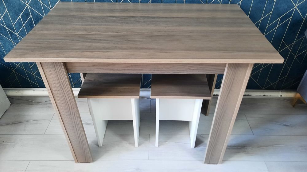 Продам стол с табуретками