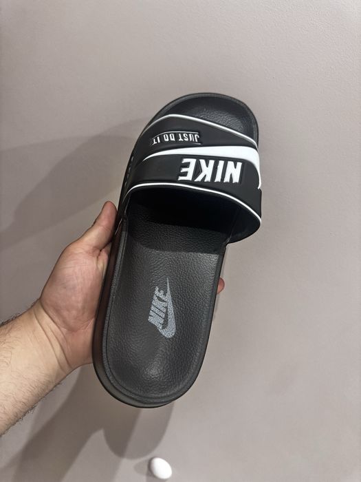 Нови чехли Nike
