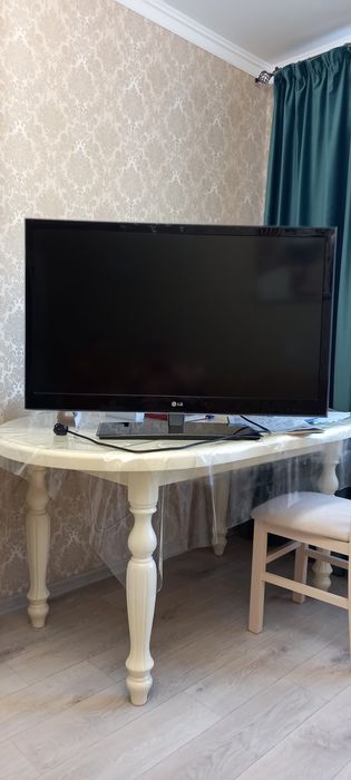 Продаю телевизор LG жидкокристалический.Контрастность  цветность .