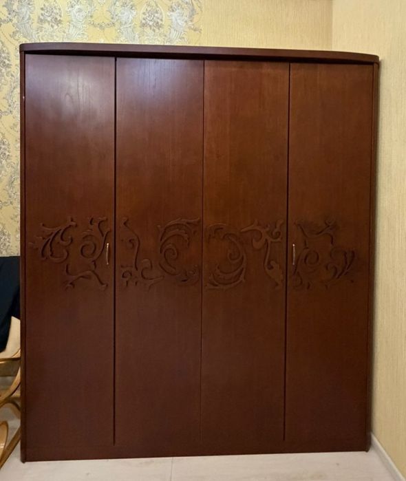 Продается спальный гарнитур