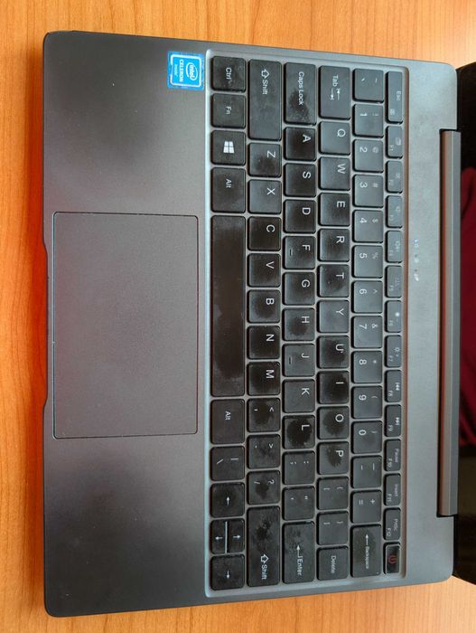 Vând laptop CHUWI GemiBook – stare foarte bună