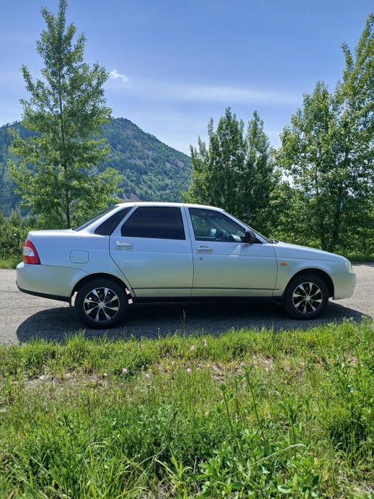 Продам приору седан