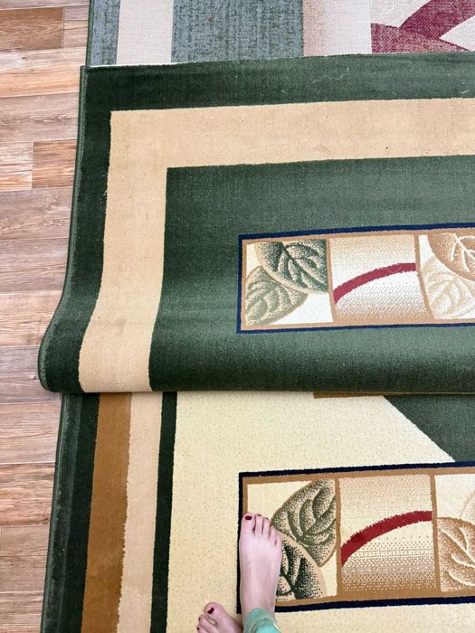 Продаю ковер в хорошем состоянии