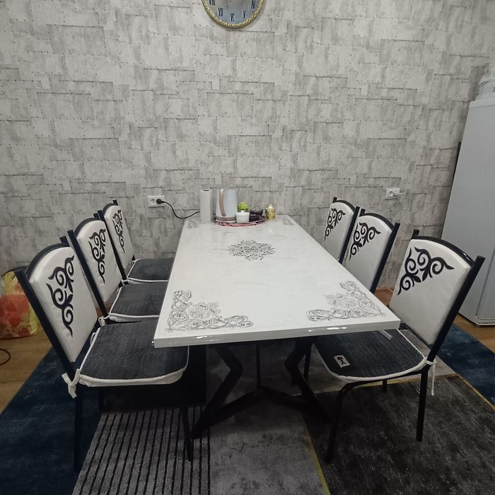 Продам стол и стулья