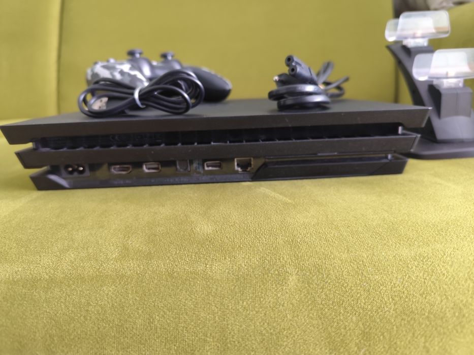 Плейстейшън 4 про