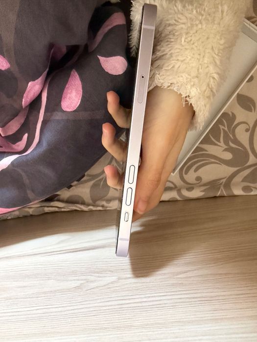 Продава iPhone 14 Plus purple 256GB