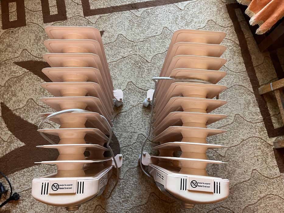 Vand 4 radiatoare + 13 role tapet