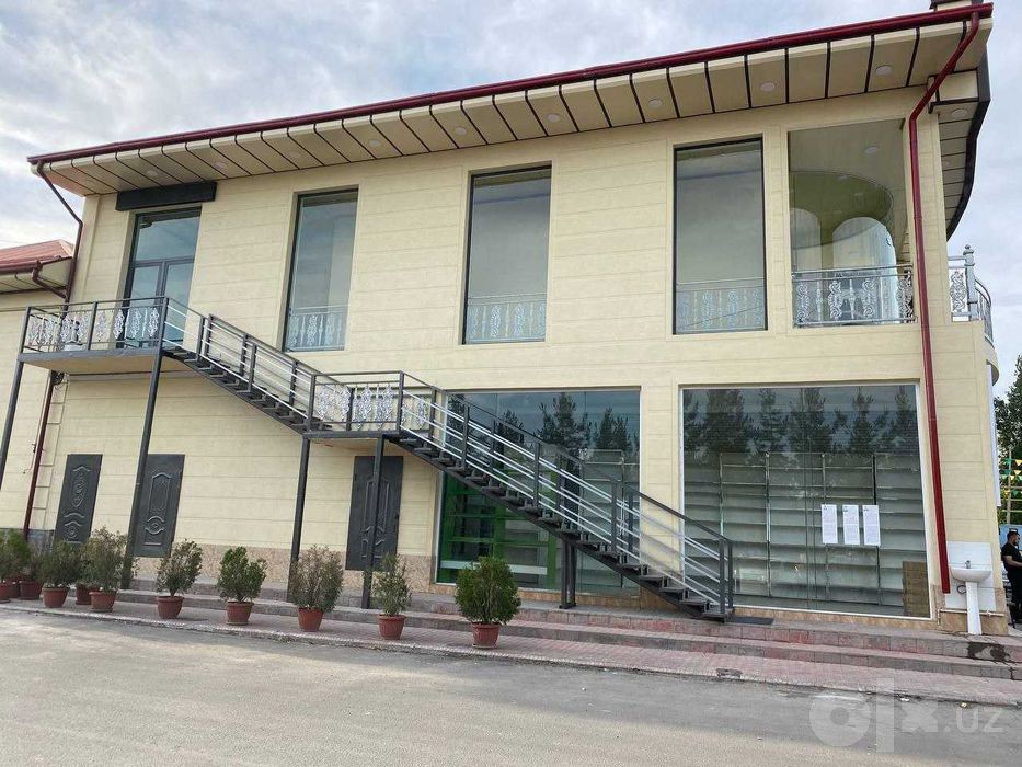 300 m² bino 2-qavatda ijaraga beriladi