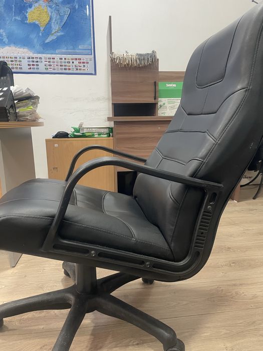 Продам кресло офисное
