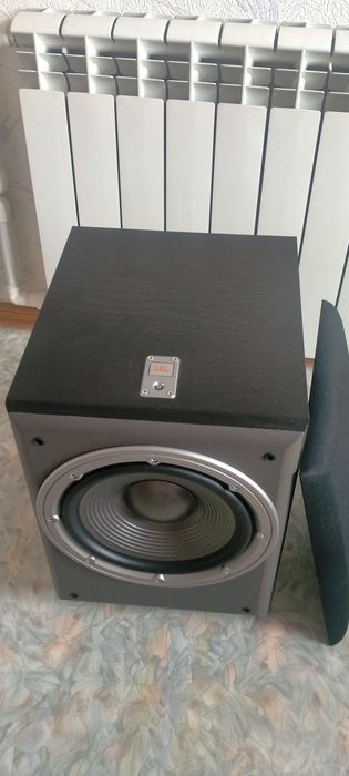 Сабвуфер активный JBL.