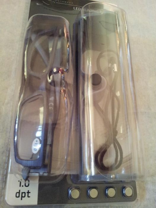 Ochelari speciali pentru citit cu LED