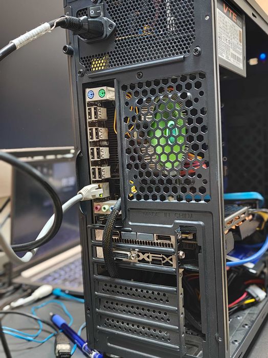 Работна станция / Server