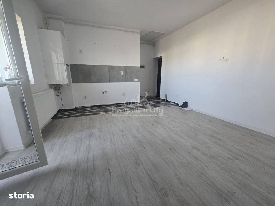 Apartament 2cam et 3/3 cu pod si parcare cadastrata