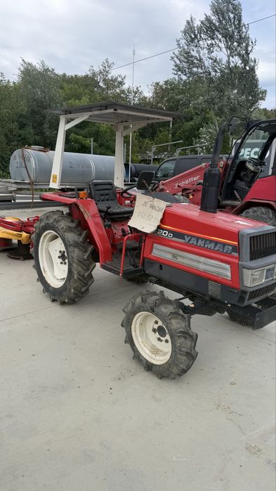 Tractoras Japonez Yanmar F20D 4x4 cu accesorii(Plug,Cositoare,Grebla,Freza)