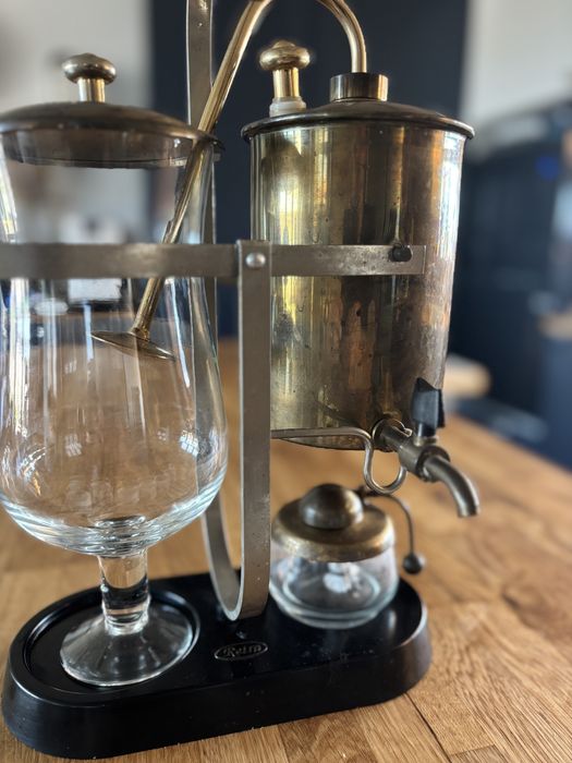 Aparat cafea “retro” prin sifonare.