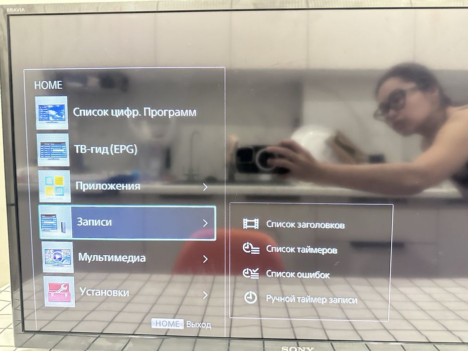 Sony Bravia с кранштейном, в отличном состоянии