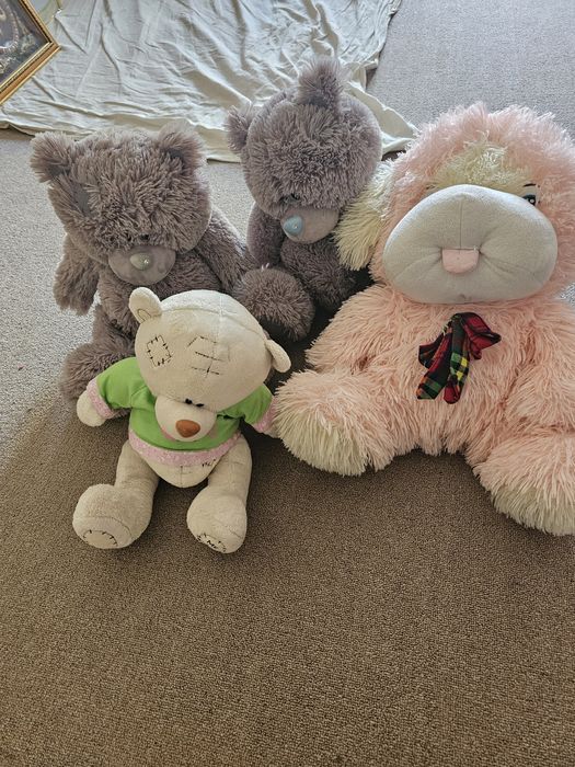 Kalaka velik chemadon va yumshoq o'yinchoqlar sotiladi