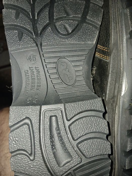 Продам зимние ботинки