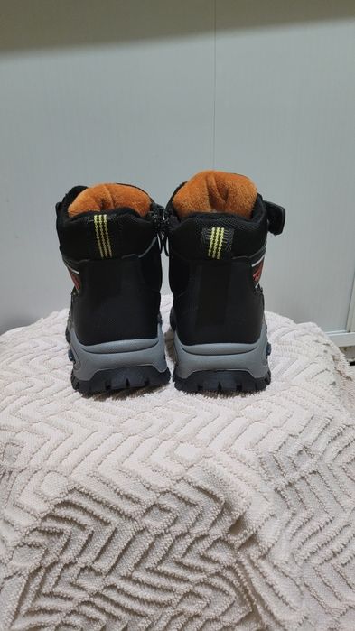 Продам НОВЫЕ детские ботинки