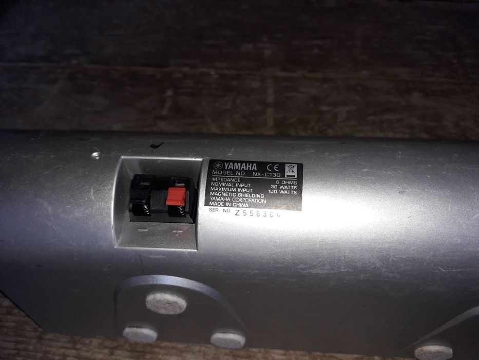 Vând 4 sateliți și o boxa centrala, marca Yamaha, model NX- C130,