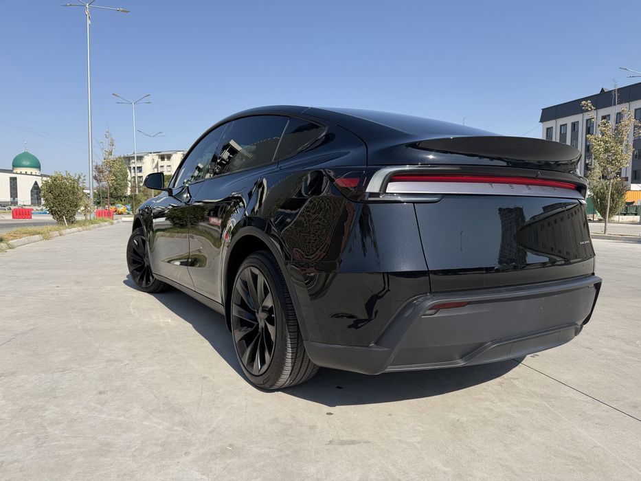 Tesla model y Juniper AWD