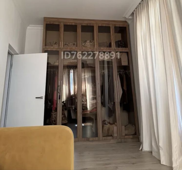 Встроенный шкаф продам срочно