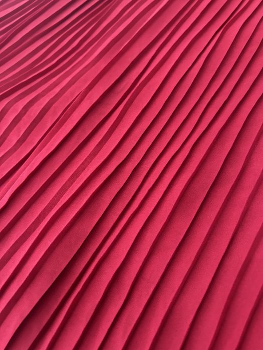 Красное платье миди