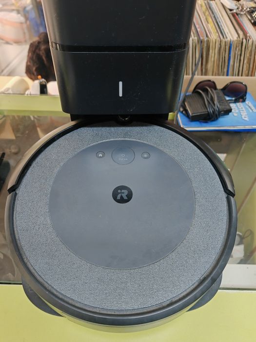 Смарт прахосмукачка Irobot roomba i 5 - с проблем